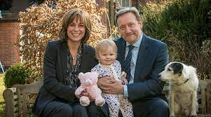 John Barnaby, Sarah, leur fille et le chien Sykes